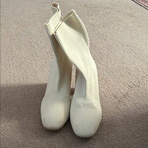 Elegant Cream Women's Boots